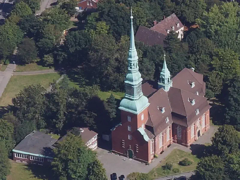 Luftbild der Kirche St. Trinitatis Altona